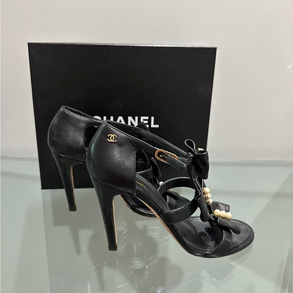 Chanel black high hells with pearls - Picture 2 of 5